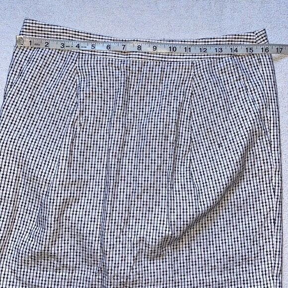 GAP Black and White Designed Pencil Skirt with Pockets (Size: 6) - Picture 12 of 13